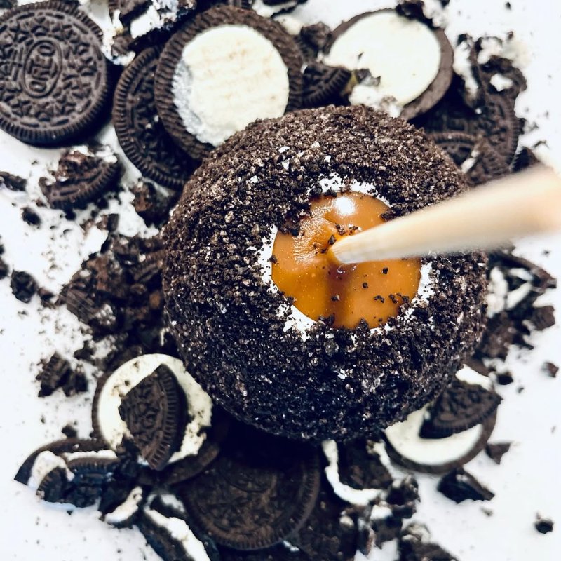 Oreo Caramel Apple